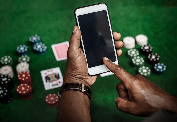 Fasilitas kontrol diri dan layanan bantuan untuk pengguna platform hiburan digital